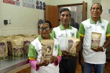 Adultos mayores de Programa Pensión 65 en Huánuco crean marca de café propia