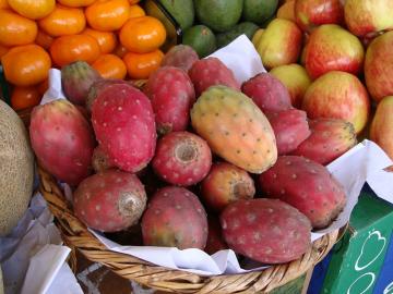 ¿Cuántas hectáreas de tuna, manzana, granadilla y durazno hay en el país?