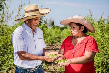 Gobierno impulsará mercados de productores en provincias y la industrialización del agro