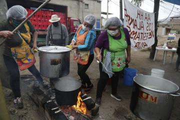 Lima: 243.200 personas dependen de las ollas comunes para recibir al menos una comida al día