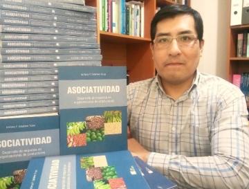 Presentan libro 