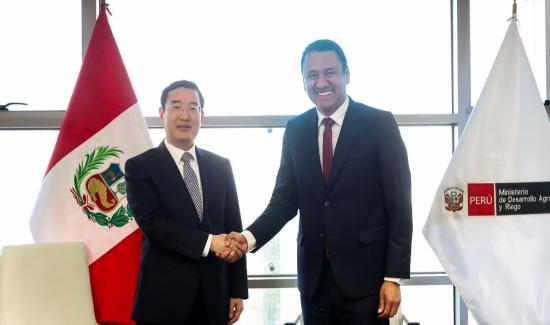 Perú y China firman memorandum de entendimiento para declarar al Perú ...