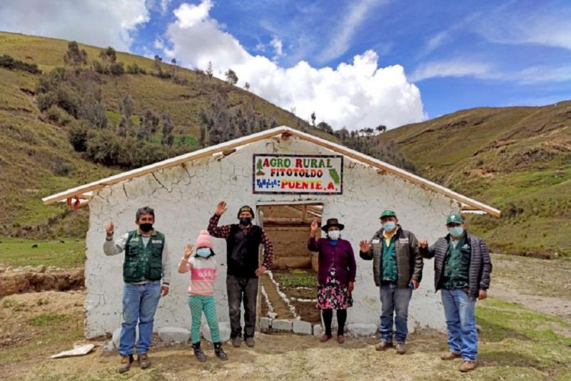 Agro Rural entregan 100 fitotoldos a agricultores familiares en Huánuco