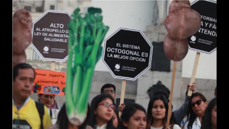 Alimentación saludable: Vizcarra observó ley que elimina advertencias octogonales
