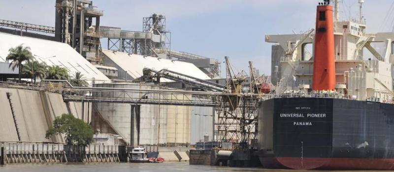 China bloquea importaciones argentinas de aceite de soya como represalia por anulación de obras de infraestructura