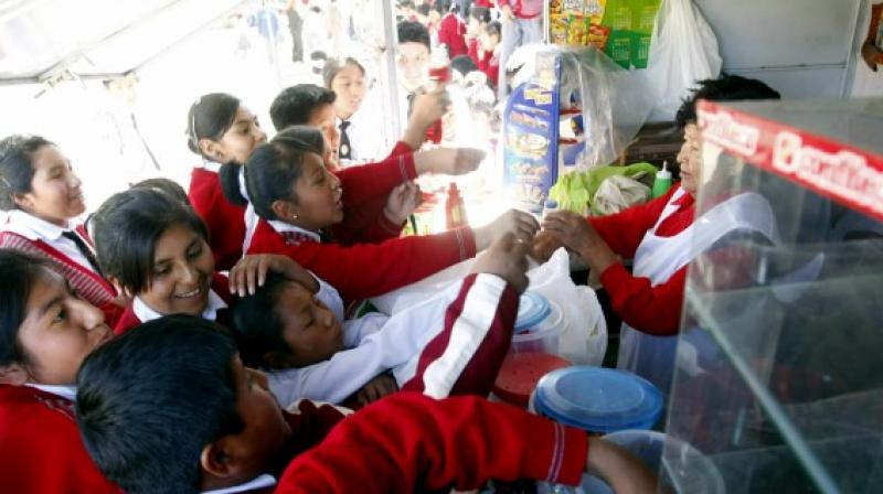 Colegios venderán solo alimentos saludables, sin golosinas desde este año