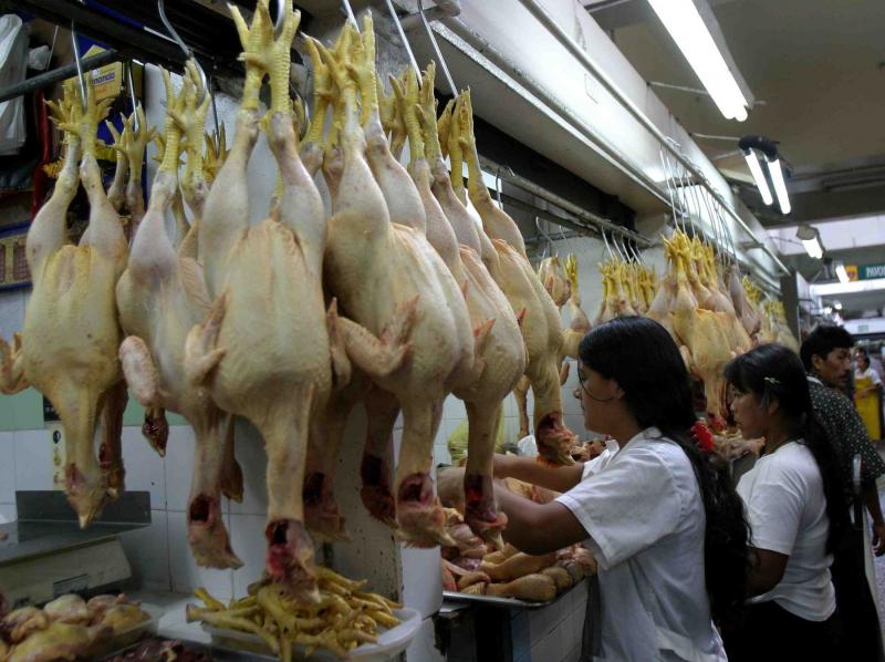 Comercialización de pollo crece en mercados de Lima