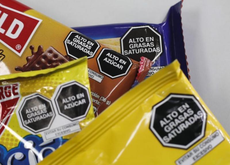 Comisión de Defensa del Consumidor del Congreso aprueba iniciativa que regula el uso de advertencias en etiquetado de alimentos