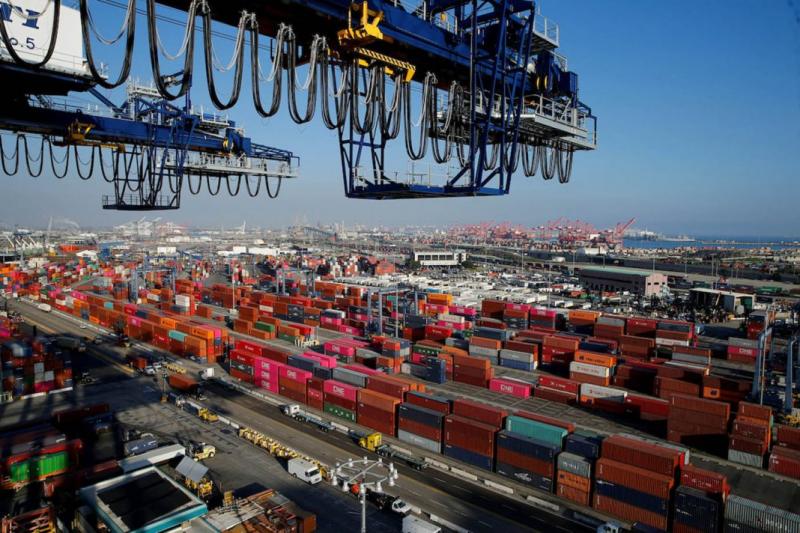 El tráfico de contenedores de los puertos de New York y Los Ángeles se resiente