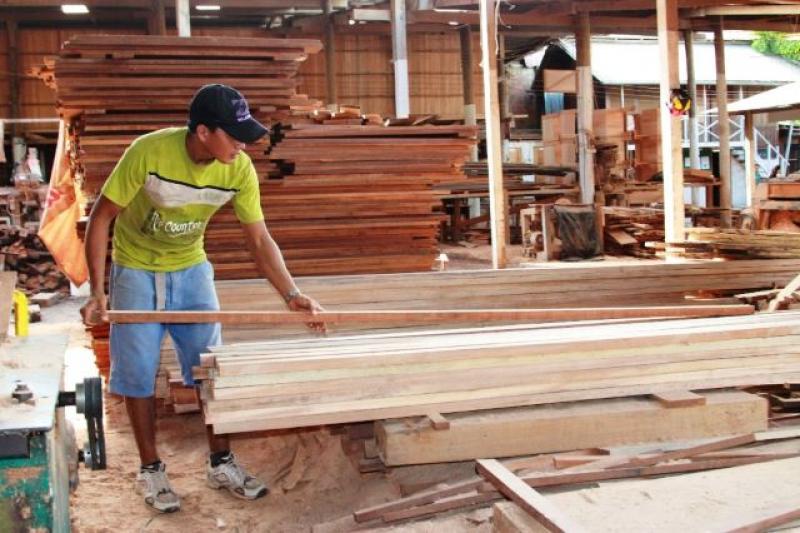 Exportaciones peruanas de madera disminuyeron 6.2% el 2017
