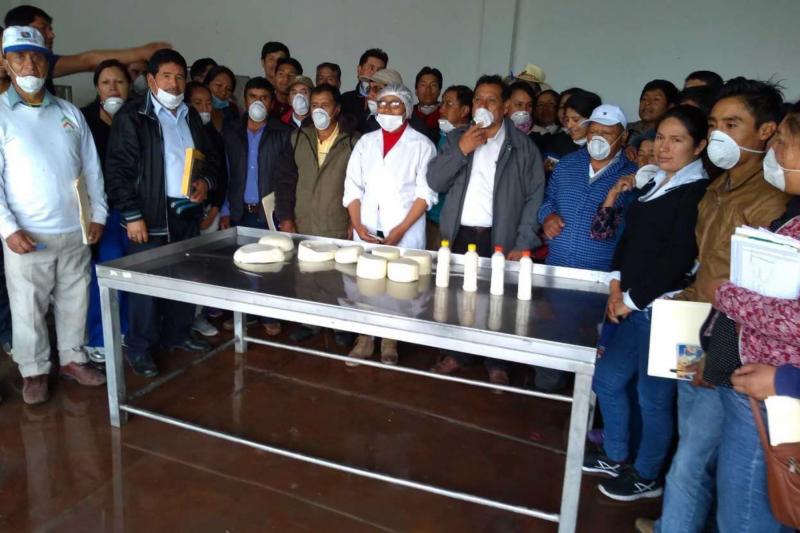 INIA capacita a pequeños ganaderos de la región Lima en elaboración de derivados lácteos