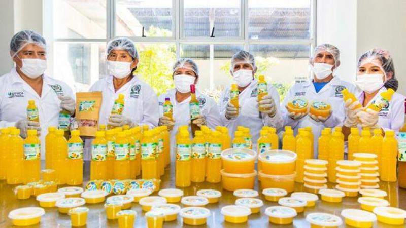Junín: Productores de Mazamari aprenden a elaborar derivados de cítricos