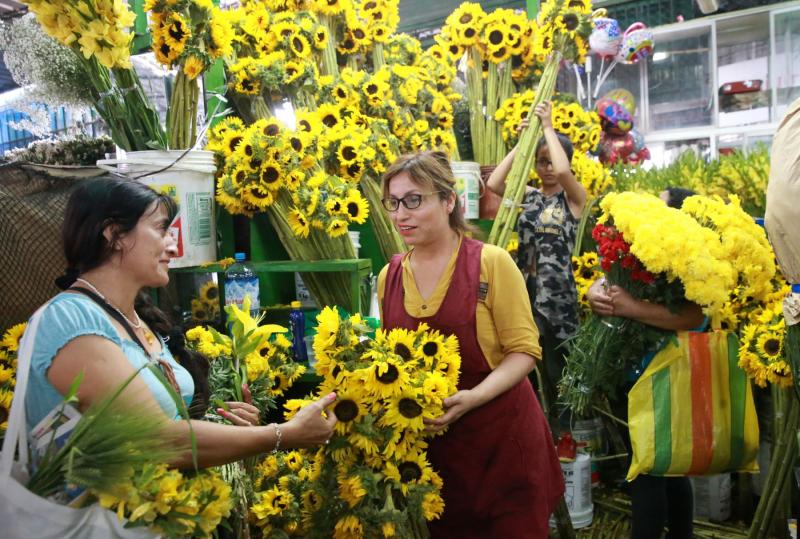 Mercados de frutas y de flores se alistan para ventas por Año Nuevo