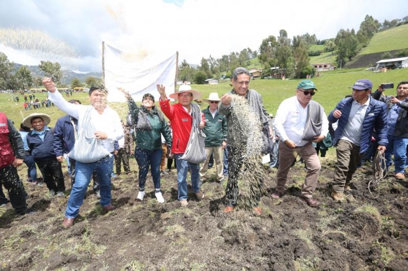 Meta del gobierno es sembrar 150 mil hectáreas en la campaña 2019/2020