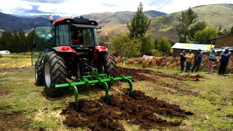 Midagri entregará 150 tractores este año para potenciar el agro familiar