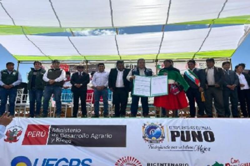 Midagri entregó más de 8,000 títulos de propiedad a favor de 41.800 productores en Puno