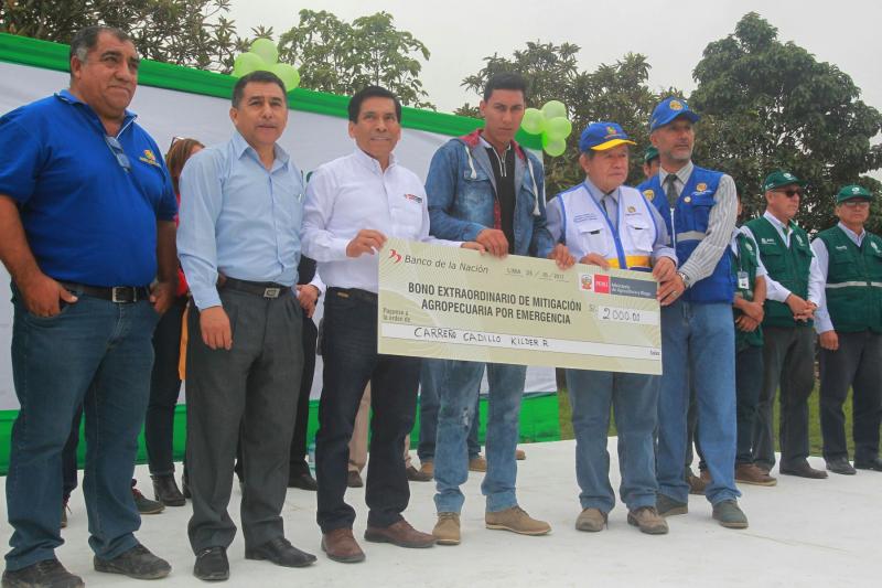 Minagri entregó 300 bonos de emergencia a agricultores de la región Lima