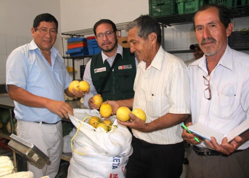 Pequeños productores de maracuyá y papaya del Valle de Motupe logran colocar sus productos en importante cadena de supermercados