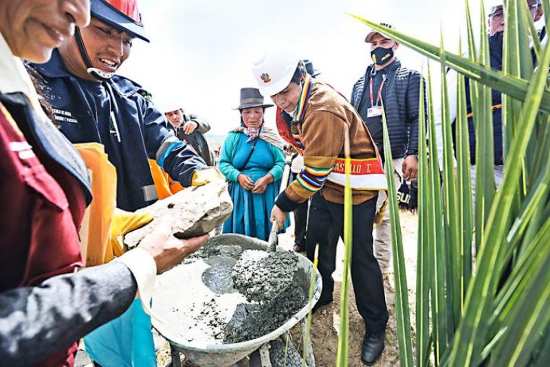 Presidente Castillo puso primera piedra de obra de riego para la agricultura en Apurímac