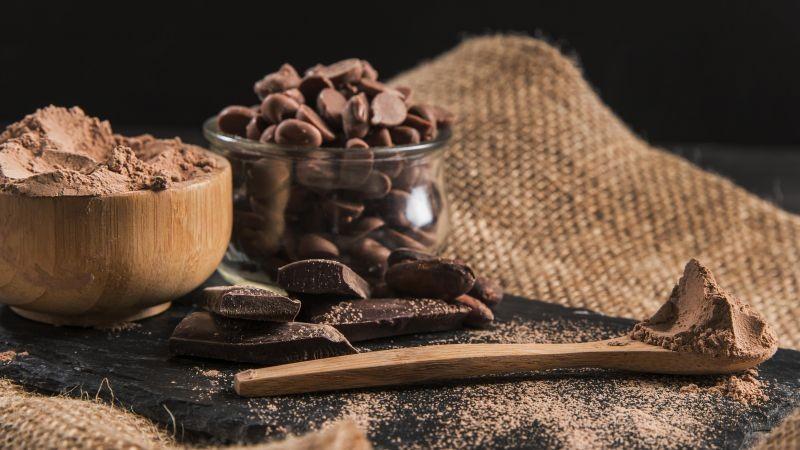 Presión en el mercado del cacao: Futuros caen hacia los US$ 4,000 ante mayor oferta de Costa de Marfil