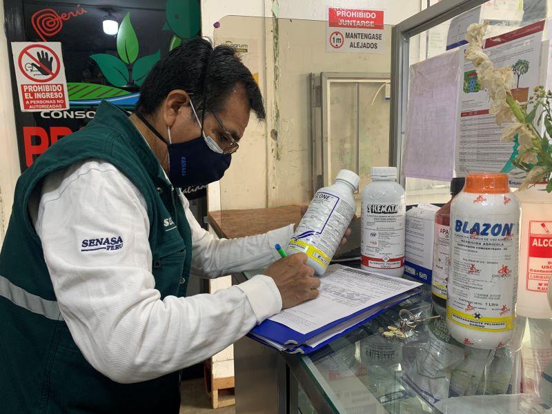 Senasa impide comercialización de plaguicidas prohibidos en Perú