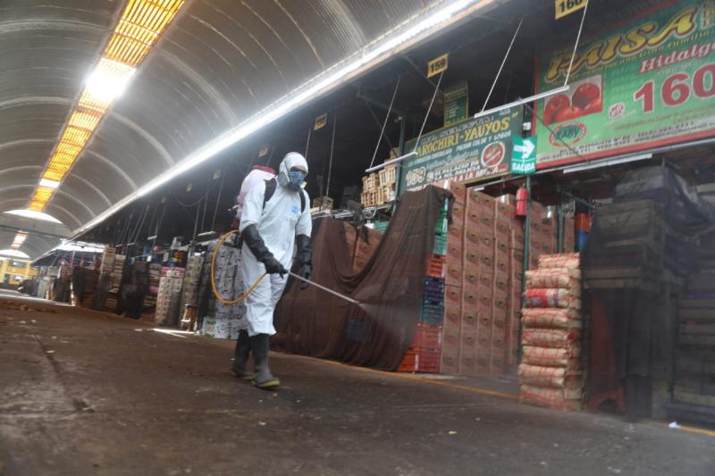 Senasa inició labores de desinfección en el mercado mayorista de frutas