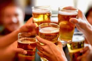 30 % de los ingresos de bodegueros del país provienen de la venta de cervezas