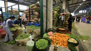 Abastecimiento en mercados de Lima cae en 65% por bloqueo de carreteras al interior
