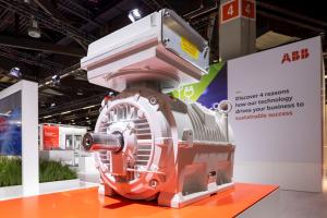 ABB logra hito mundial en eficiencia energética con motor de refrigeración líquida