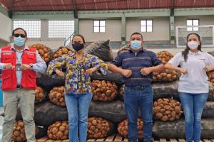 Agricultores de Chavimochic donan alimentos para 130 comedores populares de La Libertad