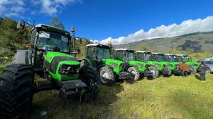 Agroideas entregó 7 tractores a organizaciones agrarias en Cajamarca
