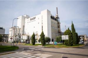 BASF ofrece productos químicos intermedios con una huella de carbono inferior a la media del mercado mundial