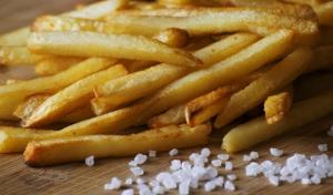 Bélgica: piden comer más papas fritas para evitar la pérdida del producto