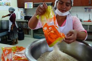 Casi 2 millones de niños del programa Qali Warma consumirán arroz fortificado contra la anemia en el 2020