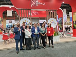 Delegación peruana recibe premio “Líder por Mercadeo” en importante feria latinoamericana de franquicias