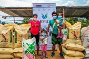 Devida entrega 450 toneladas de guano para cultivos de café