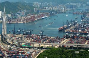 El puerto de Hong Kong sufre un brote de Covid-19 y podría cerrar temporalmente