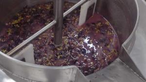 Elaboran mermeladas y zumos a base del descarte de uva de mesa red globe