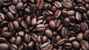 Exportaciones mundiales de café caen 3.4% en enero, pero suben en primeros cuatro meses de temporada