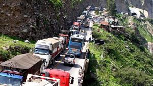 GOBERNADORES REGIONALES BUSCARÁN HOY EN LA PCM DECLARAR LA CARRETERA CENTRAL EN EMERGENCIA