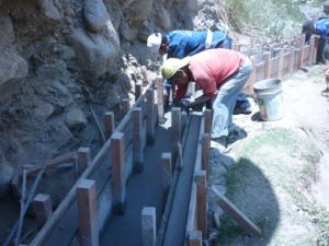 Inician  mejoras en canales de riego de Huarochirí