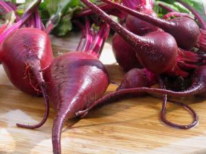 Injertan genes de betarraga en tomates, berenjenas y otros productos para hacerlos más saludables