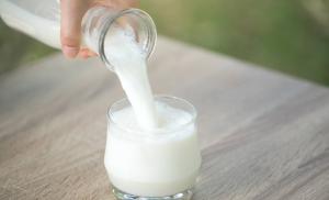 La notable caída en ventas de la leche entera en España