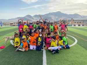 Más de 150 niños de familias del agro en Chao desarrollan sus habilidades físicas y sociales a través del programa "Futbol Más con Hortifrut"