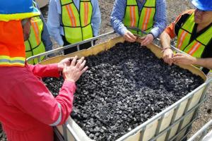 Mejoran calidad de los suelos con uso de biocarbón