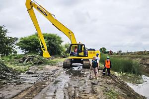 Midagri continúa descolmatación y limpieza de drenes en puntos críticos de Piura
