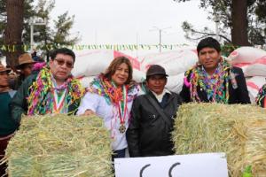 Midagri y Agro Rural entregaron 2.541 kits de alimento suplementarios para el ganado en Puno
