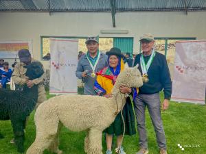 Pacomarca Sostenible: Inversión en el Desarrollo de Productores de Alpaca en los Andes del Perú