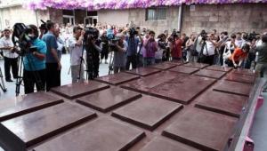 Perú es Record Guiness con la barra de chocolate más grande del mundo