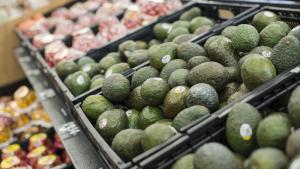 ¿Qué hace la oficina comercial de Walmart en Perú?